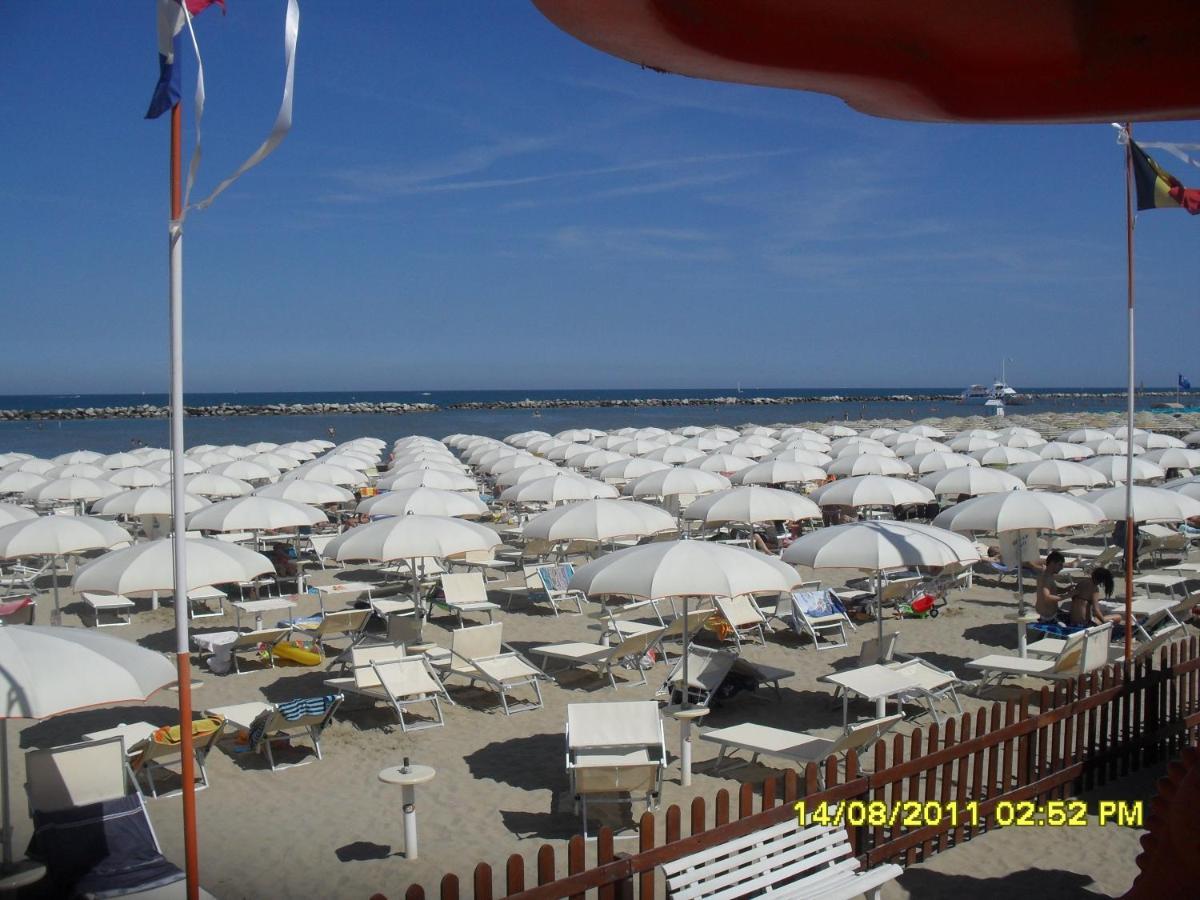 Hotel Buda Bellaria-Igea Marina Bagian luar foto