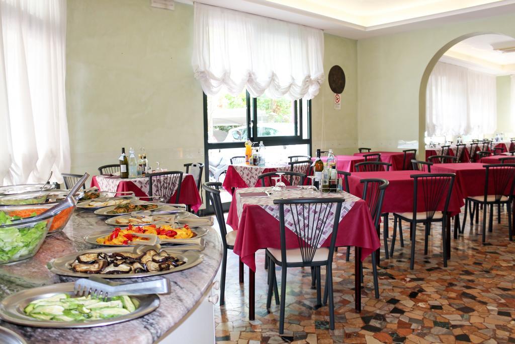 Hotel Buda Bellaria-Igea Marina Bagian luar foto