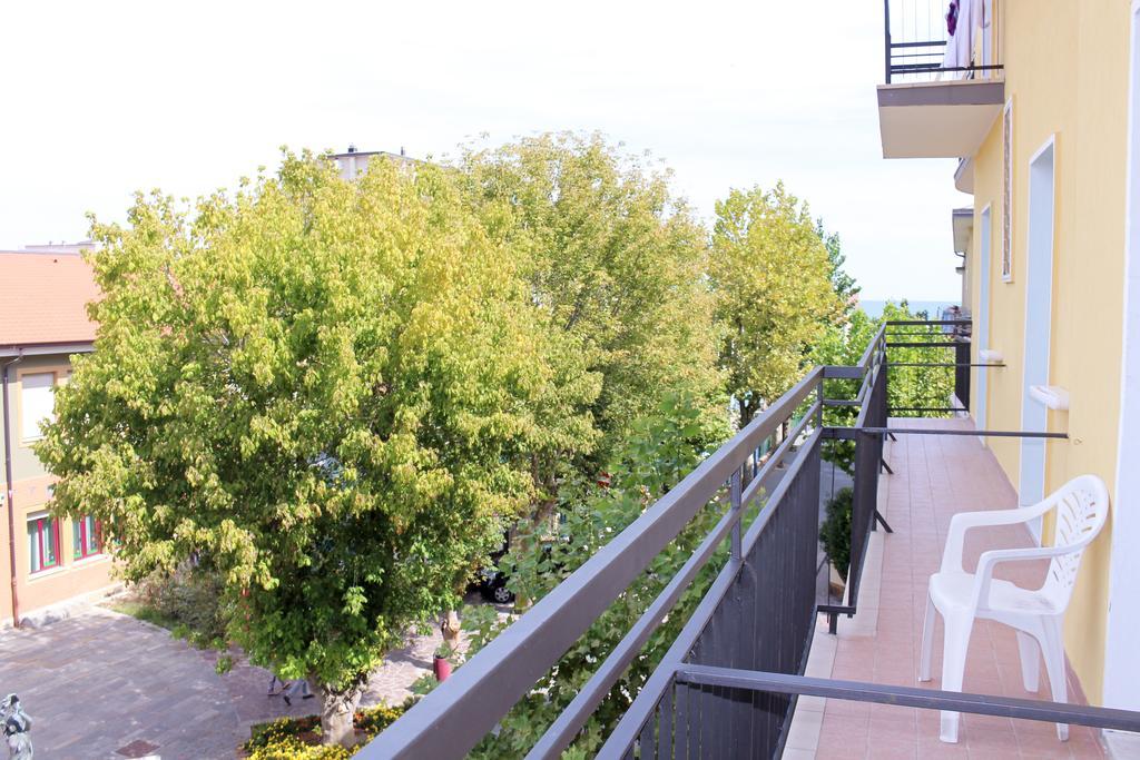 Hotel Buda Bellaria-Igea Marina Bagian luar foto