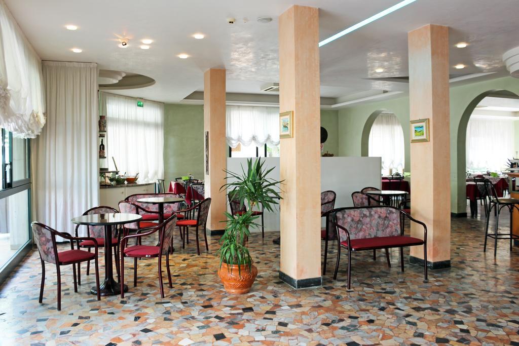 Hotel Buda Bellaria-Igea Marina Bagian luar foto