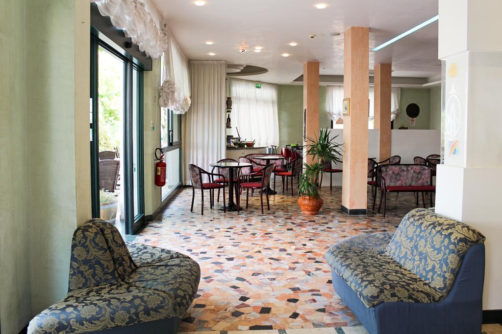 Hotel Buda Bellaria-Igea Marina Bagian luar foto