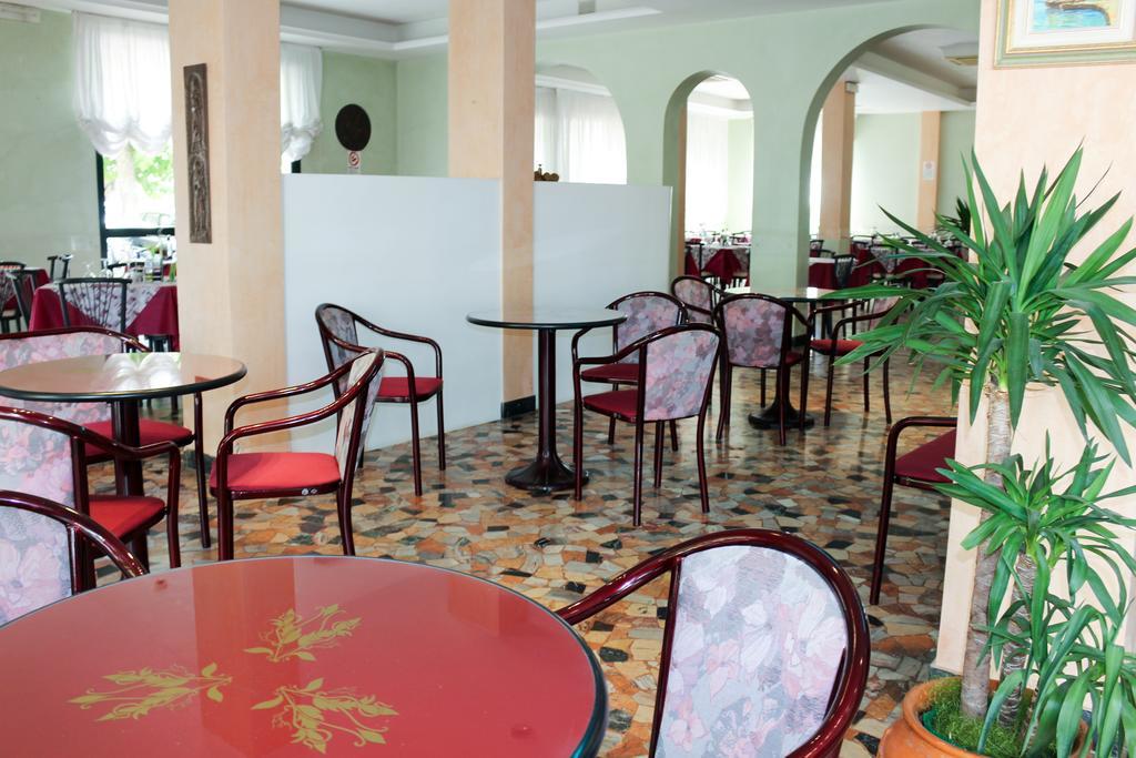 Hotel Buda Bellaria-Igea Marina Bagian luar foto