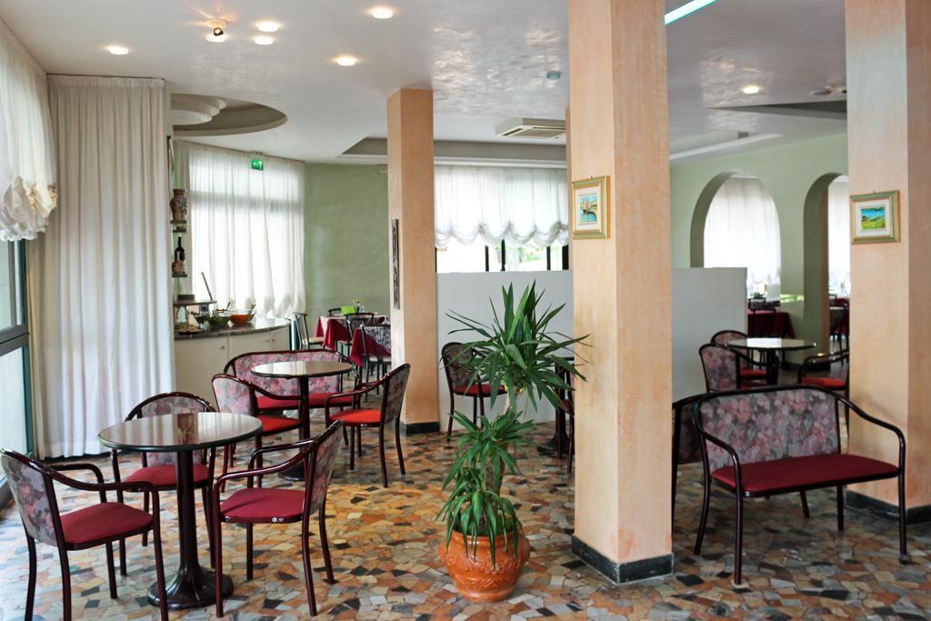 Hotel Buda Bellaria-Igea Marina Bagian luar foto