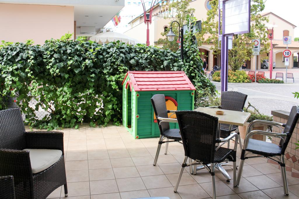Hotel Buda Bellaria-Igea Marina Bagian luar foto