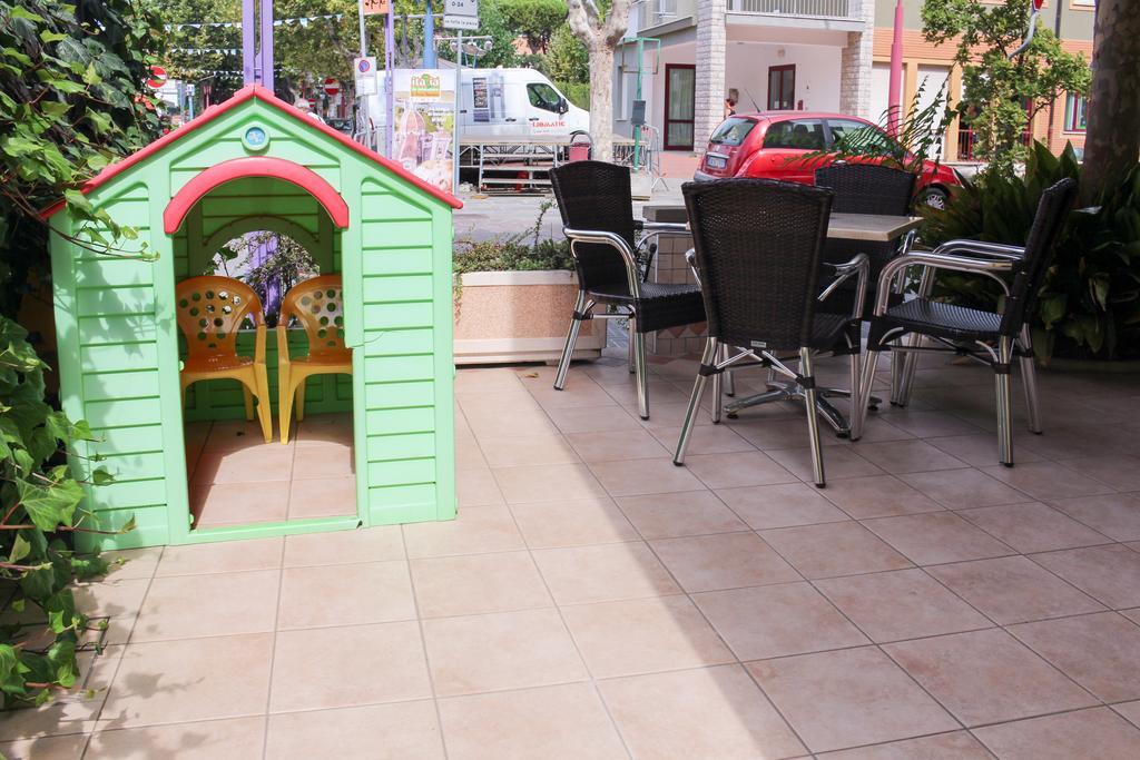 Hotel Buda Bellaria-Igea Marina Bagian luar foto