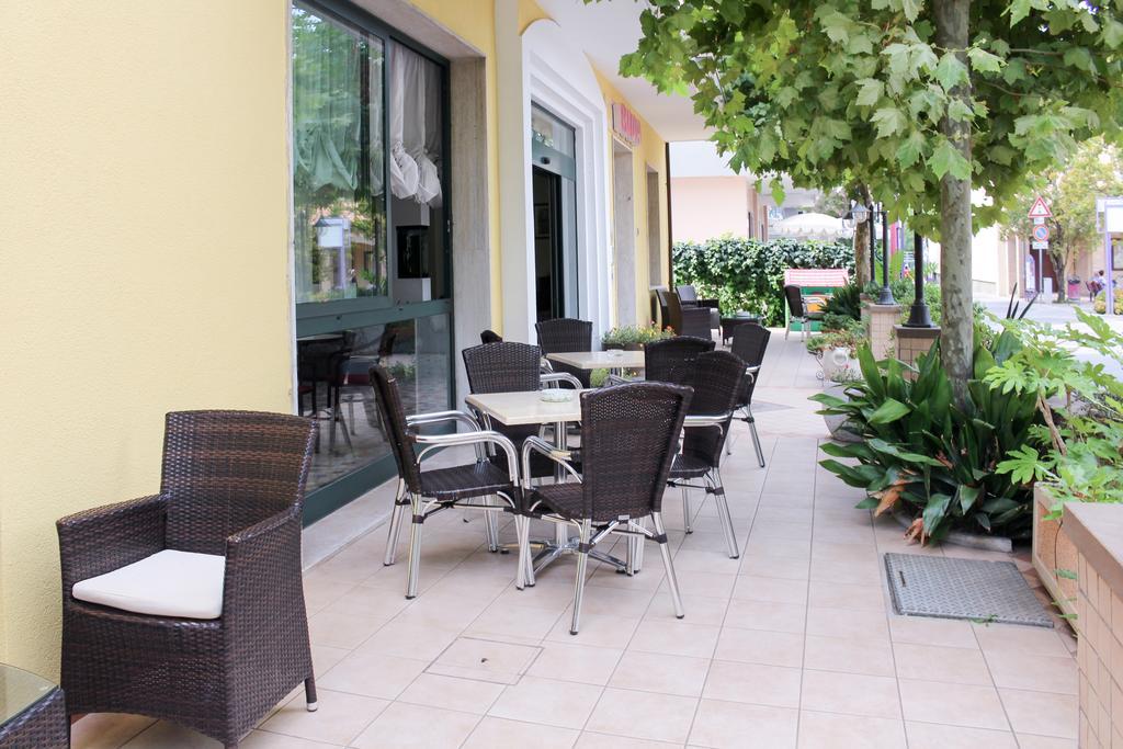 Hotel Buda Bellaria-Igea Marina Bagian luar foto