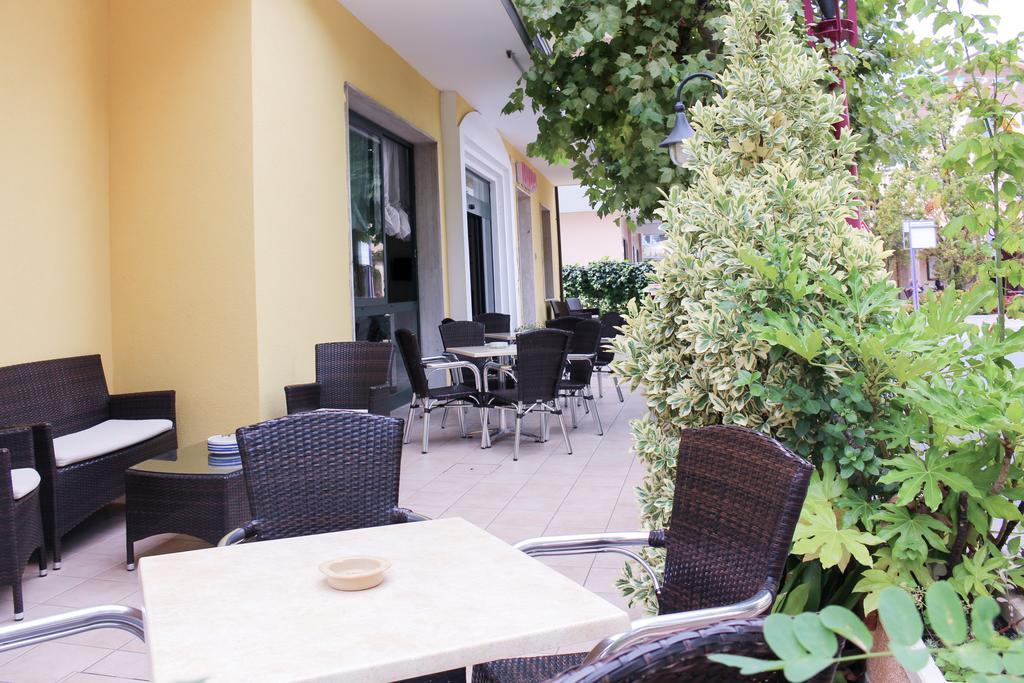 Hotel Buda Bellaria-Igea Marina Bagian luar foto