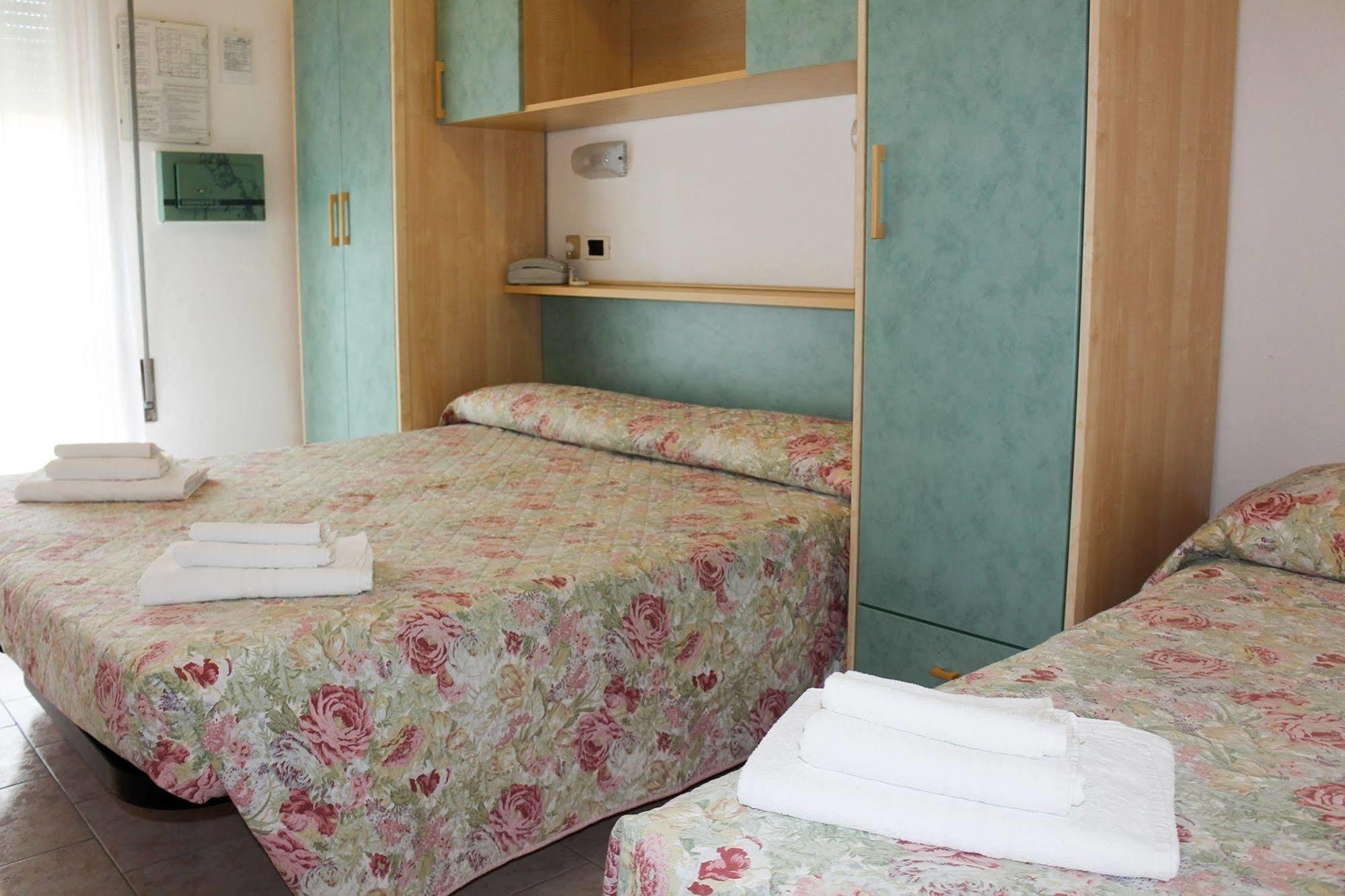 Hotel Buda Bellaria-Igea Marina Bagian luar foto