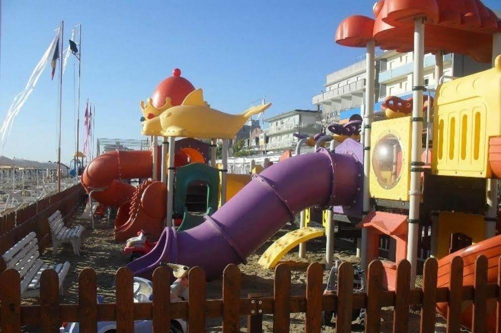 Hotel Buda Bellaria-Igea Marina Bagian luar foto