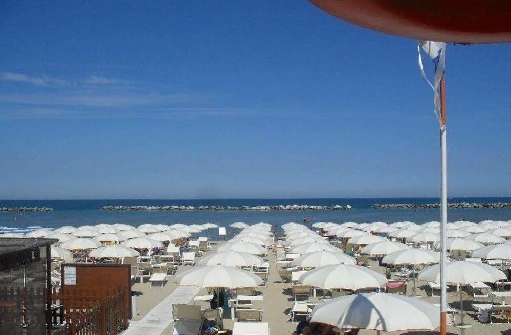 Hotel Buda Bellaria-Igea Marina Bagian luar foto